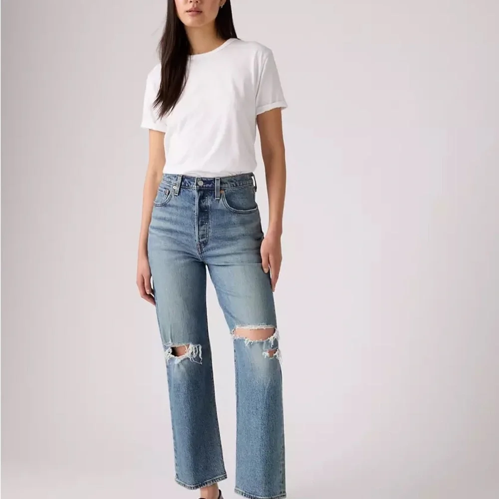 Levi's Ribcage Straight Ankle Jeans - Picture 3 of 6